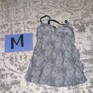 Isabel Maternity Geometric Black and White Swim Top MEDIUM LIKE NEW
